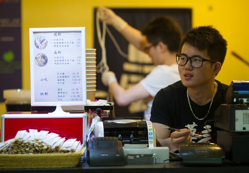 ����˶ʿ���׷ۣ����������ϰ�����һ