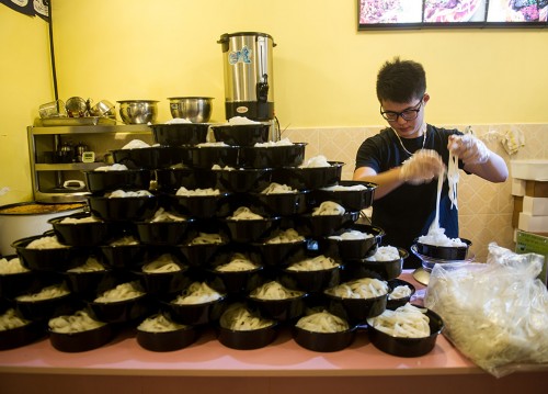 ����˶ʿ���׷ۣ����������ϰ�����һ