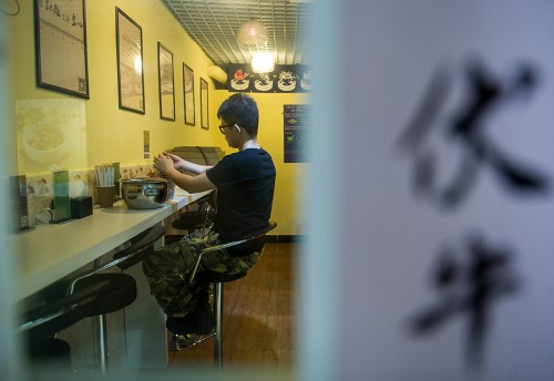 ����˶ʿ���׷ۣ����������ϰ�����һ