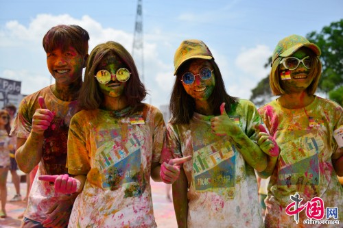 广州百人彩跑挑战炙热高温