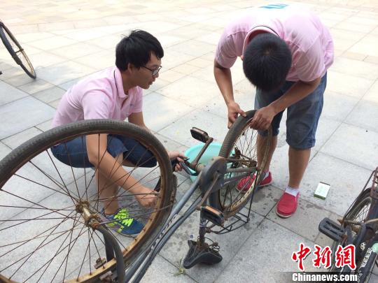 ��ѧ������300��������ʬ�����г������ų���