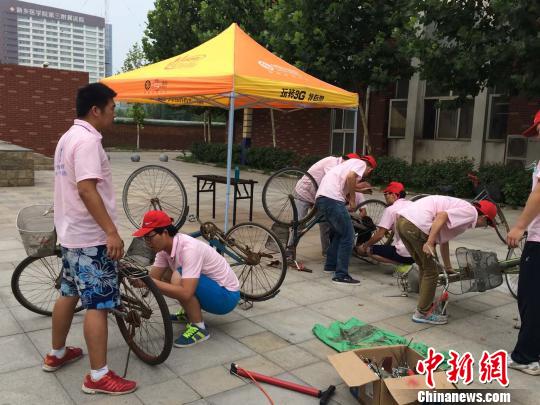 ��ѧ������300��������ʬ�����г� �����ų���