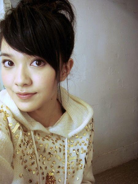 ���ɵ���β�߸����𣬹��ɽ����µ��ڼ�Ů��������͹��