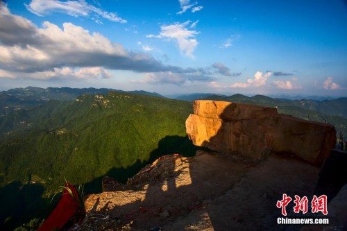 ��������ɽ���γ���Ȼ��ʯ�ס�