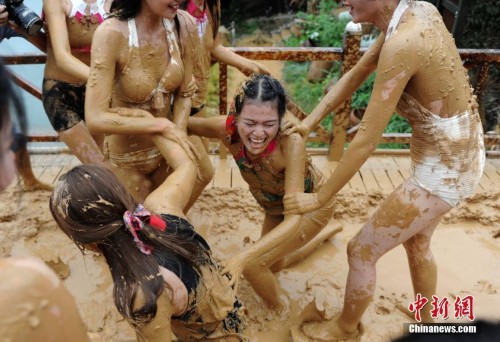 ��Ů���Ȼ���Ƕ����ཬ��ս ��Ѯ��������