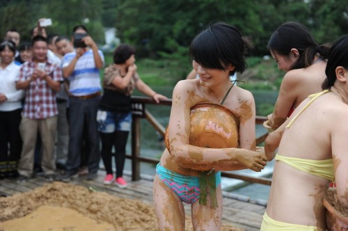 ��Ů���Ȼ���Ƕ����ཬ��ս ��Ѯ��������