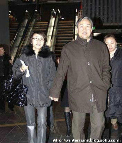 揭51岁宋丹丹情路 与两任老公罕见私照曝光