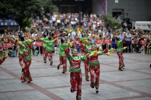 ���壺���������¶����μӹ㳡�����