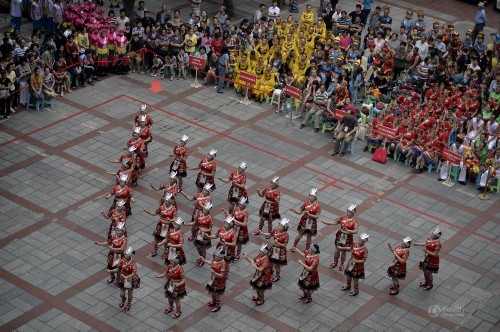 ���壺���������¶����μӹ㳡�����