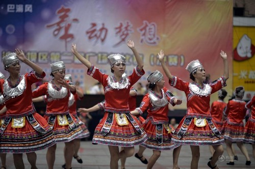 ���壺���������¶����μӹ㳡�����