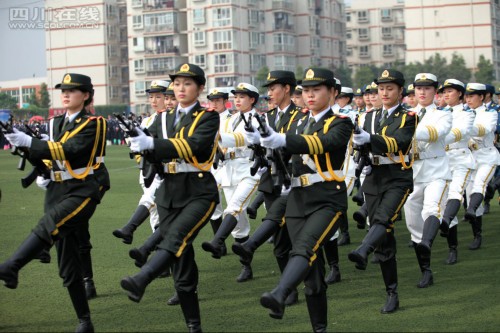 �ɶ�һ��У�߹��ѧ���� ֱ��������