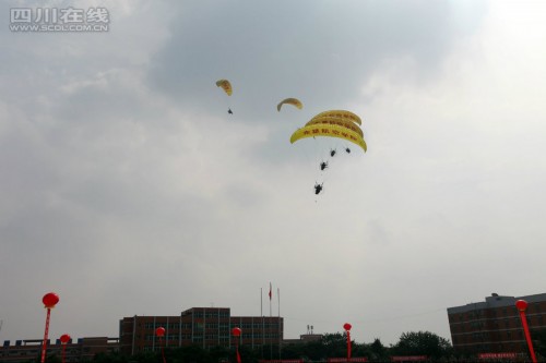 �ɶ�һ��У�߹��ѧ���� ֱ��������