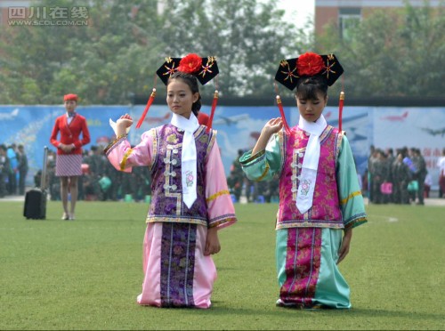 �ɶ�һ��У�߹��ѧ���� ֱ��������