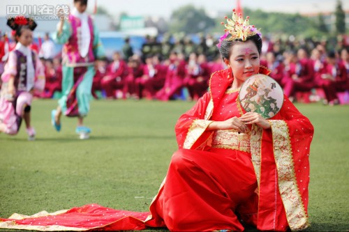 �ɶ�һ��У�߹��ѧ���� ֱ��������