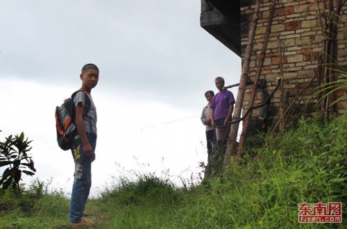 13�ꡰ�ڻ�������ÿ�ܶ��н�30������ѧ