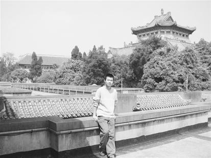 27岁小伙"玩醒了"二进武大 曾闯社会一年换10工作 27岁小伙"玩醒了"二进武大 曾闯社会一年换10工作