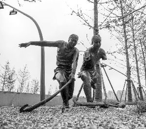 南京青奥结束不到一月 主题雕塑