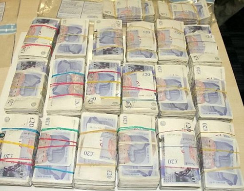 携带大量现金入境英国未申报 多名华人留学生