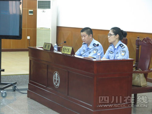 单眼小伙考驾照被拒 状告交警队开庭