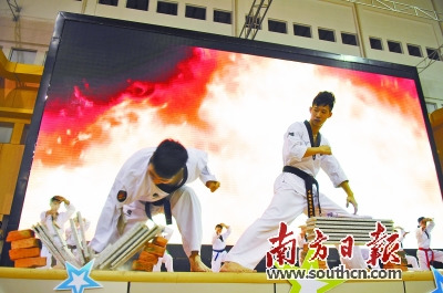 ��У��ȭ������ӭ�±��ݡ��ڴ���ͽ����ש��ͼ��