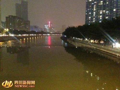 �ɶ������������� ���Ů��Ծ���ˮʩ��(ͼ)