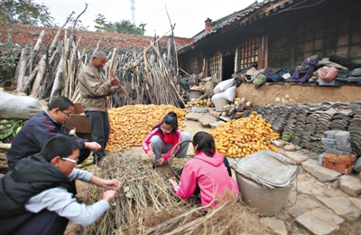帮做饭帮理财 五个娃娃照顾独自生活的老人 帮做饭帮理财 五个娃娃照顾独自生活的老人