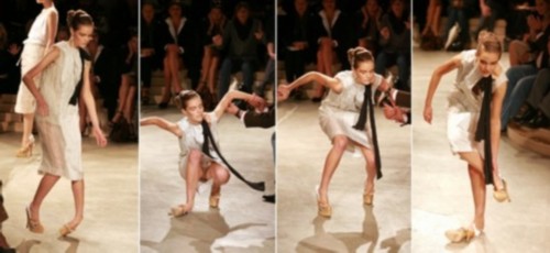 盘点<em>模特走秀</em>优雅摔倒- 中国日报网