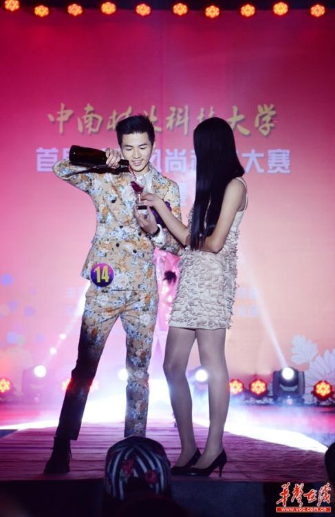 ������ҵ�Ƽ���ѧ����ģ���� У��У����̨����