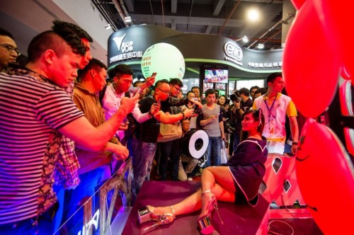 �������Ļ��ڿ�Ļ�˳���ӿ