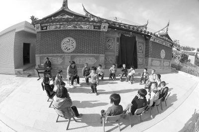 他们为何后悔转岗成幼儿教师