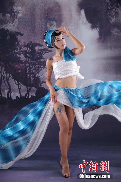 Ů��ѧ��¡�زμ���ģ����