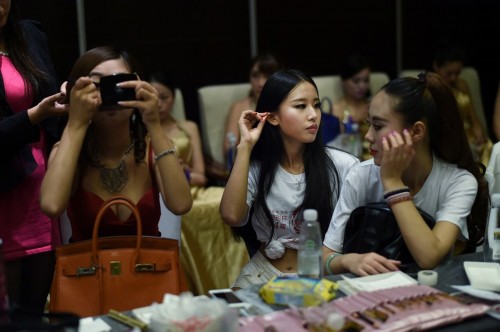 ʵ�ģ�Ů��ѧ����38��¡��ȫ����