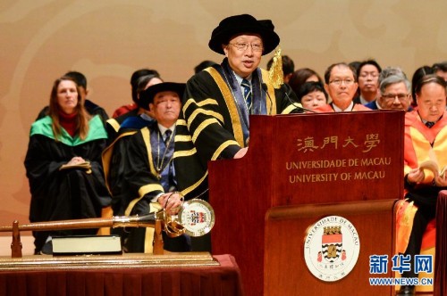 澳门大学向两位诺贝尔奖得主颁发荣誉博士学位