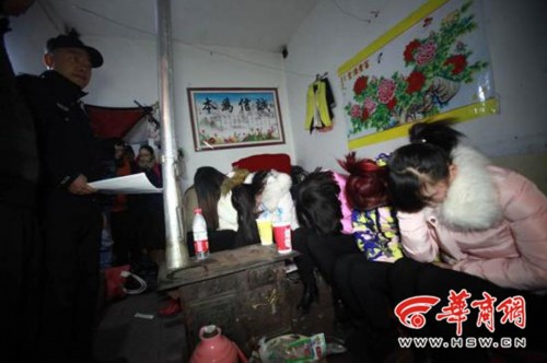 ��������ҹ����д�ץ��17����վ��Ů��