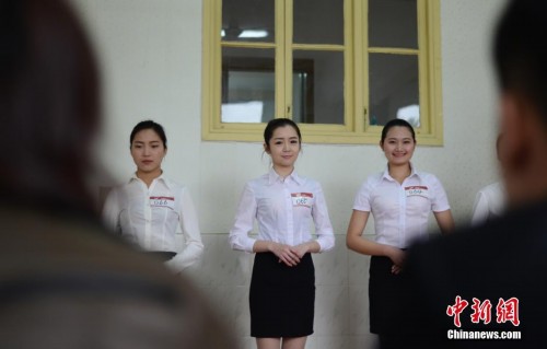 ���չ�˾��ɳ�пս� ��������Ů���Խ���