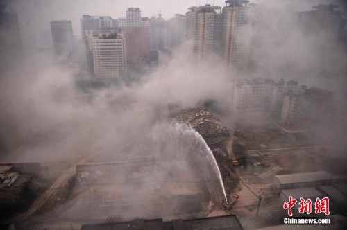 ����ɹ�����һ��¥ ����׳��