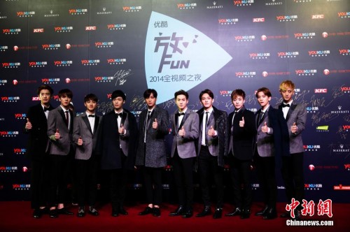全视频之夜EXO成大赢家 连唱三曲受追捧