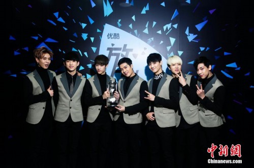 全视频之夜EXO成大赢家 连唱三曲受追捧