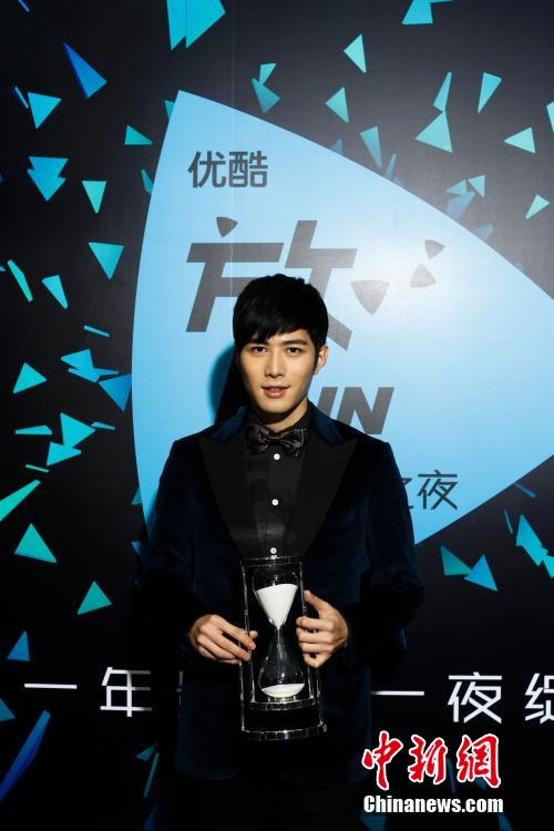 全视频之夜EXO成大赢家 连唱三曲受追捧