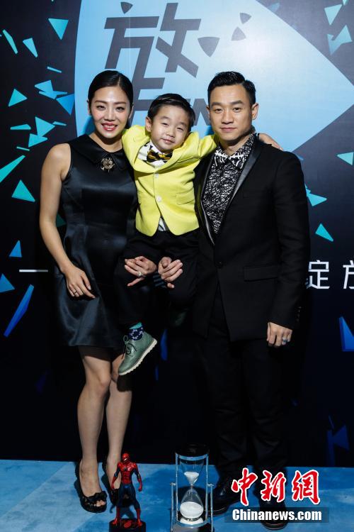 全视频之夜EXO成大赢家 连唱三曲受追捧