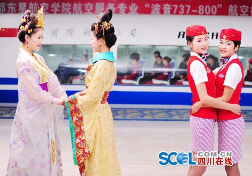 �ս�Cosplay������� ��ƴ��װ��Ž�����