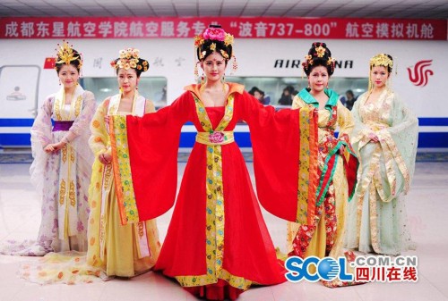 �ս�Cosplay������� ��ƴ��װ��Ž�����