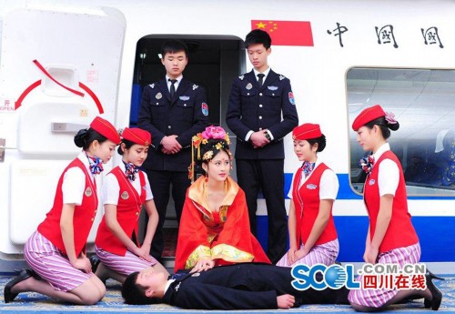 �ս�Cosplay������� ��ƴ��װ��Ž�����