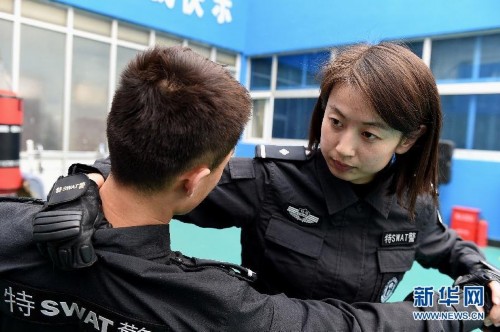 90后女特警的刚柔生活