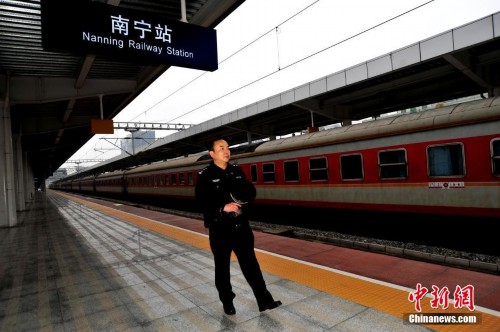 ��ͼƬ���¡��������Ƶ����һ�ഺ�˸�