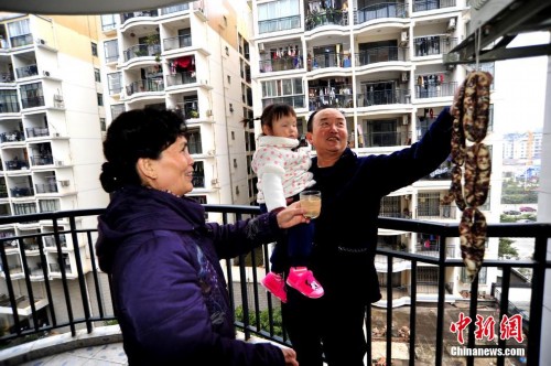 ��ͼƬ���¡��������Ƶ����һ�ഺ�˸�