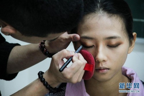 ��ѧ����Ů�ɵ��ճ� ���칤������ѧϰ