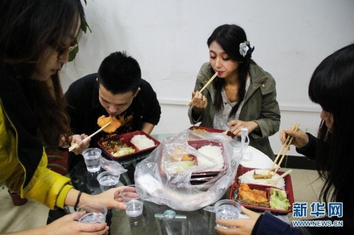 ��ѧ����Ů�ɵ��ճ� ���칤������ѧϰ