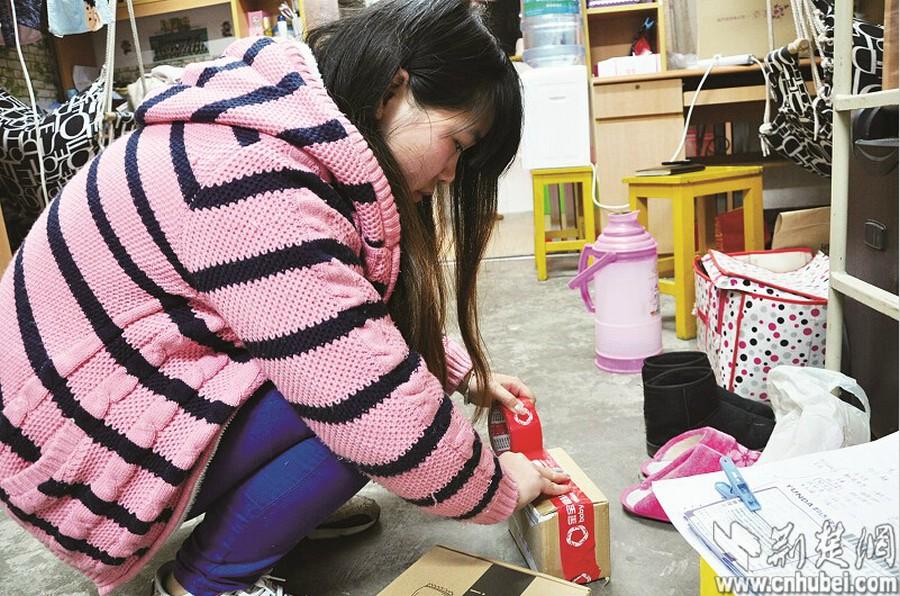 女大学生开微店月入万元 忙于赚钱结果挂科 女大学生开微店月入万元 忙于赚钱结果挂科