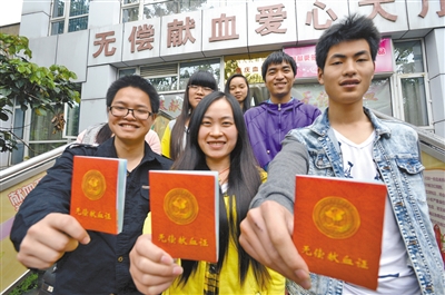 16岁高中生病重急需大量输血 一群大学生接力 16岁高中生病重急需大量输血 一群大学生接力